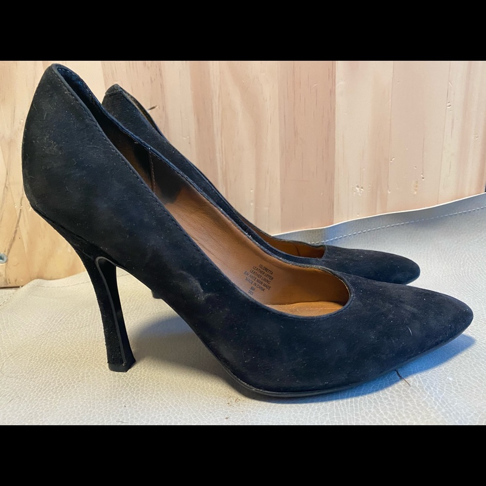 Isaac Mizrahi black suede upper pumps